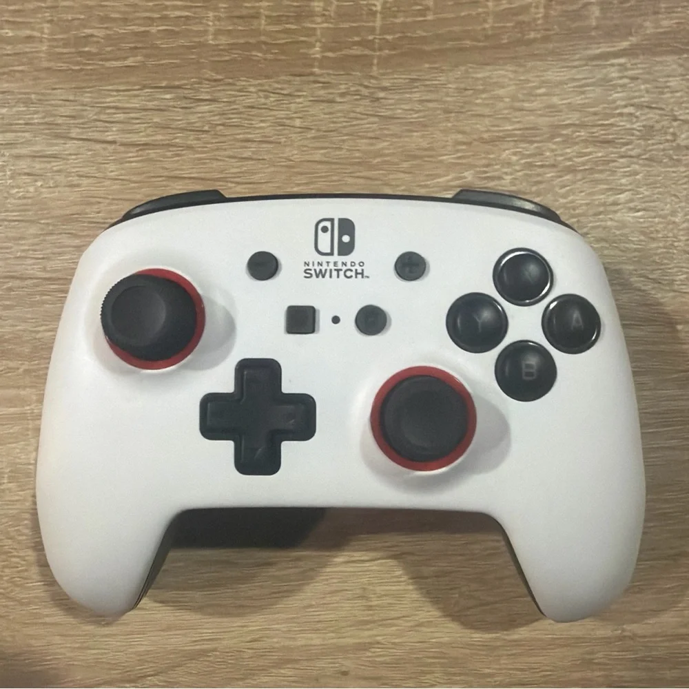 PowerA White Enhanced Wireless Controller for Nintendo Switch - Picture 2 of 3